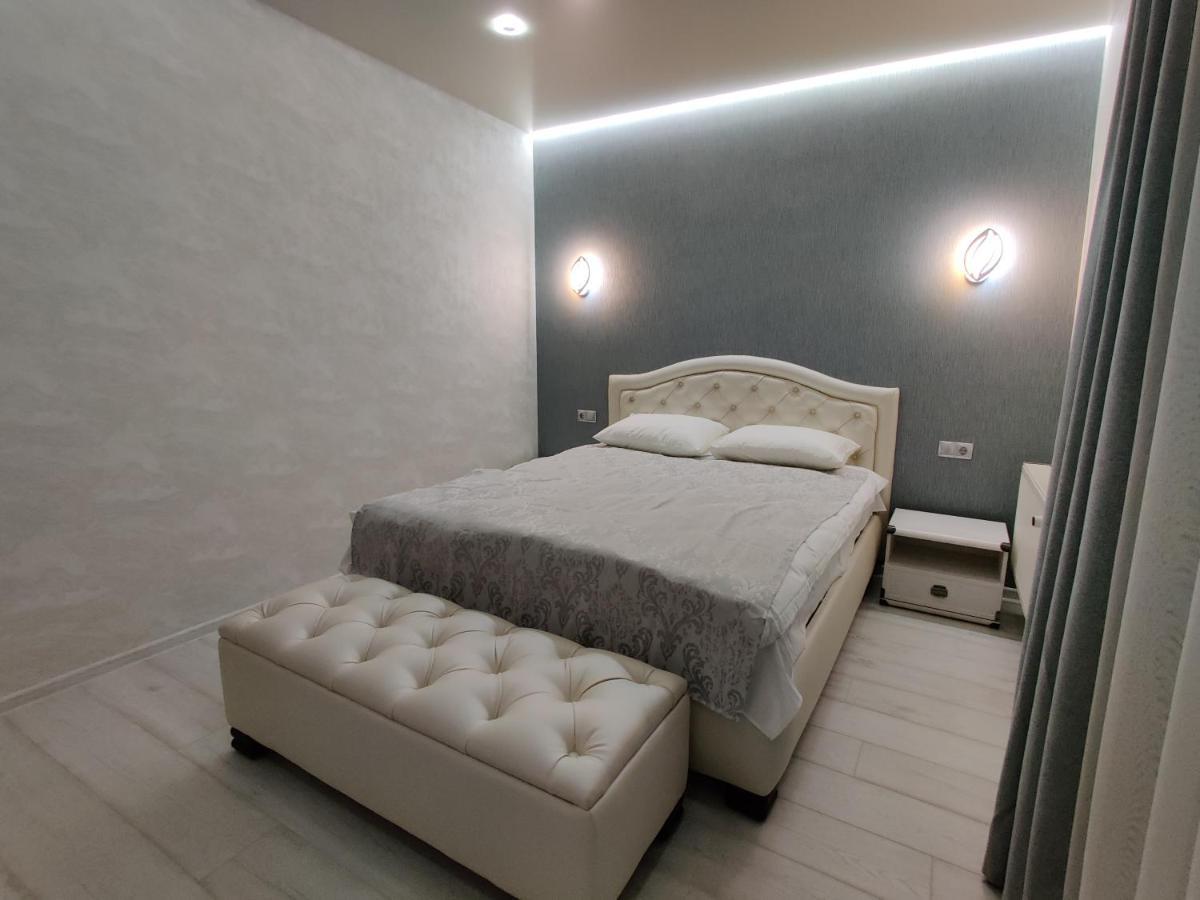 Yarovytsya Vip In The Center Apartment Lutsk Ngoại thất bức ảnh